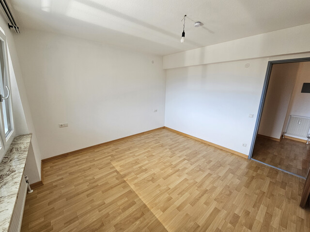 Schöne Ruhige Dachgeschoss Wohnung