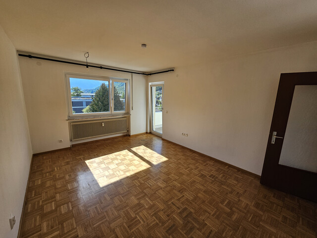 Schöne Ruhige Dachgeschoss Wohnung