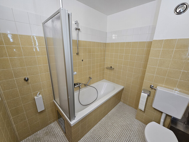 Schöne Ruhige Dachgeschoss Wohnung