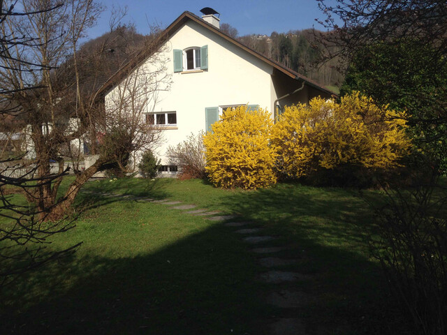 Schmuckes Haus in  ruhiger Wohngegend,  südseitige Terrasse ,  grosses Grundstück