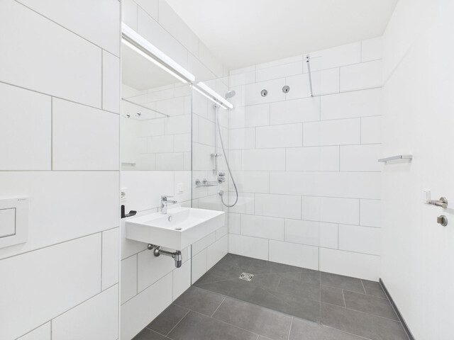 Helle, großzügige 2-Zimmer-Wohnung mit einmaligem Blick übers Rheintal