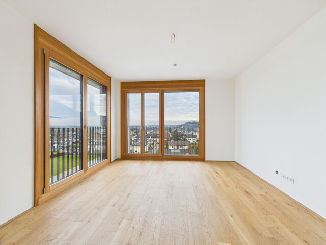 Helle, großzügige 2-Zimmer-Wohnung mit einmaligem Blick übers Rheintal