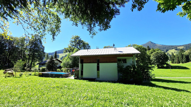 Großzügiges Ferienhaus in idyllischer Lage zu verkaufen