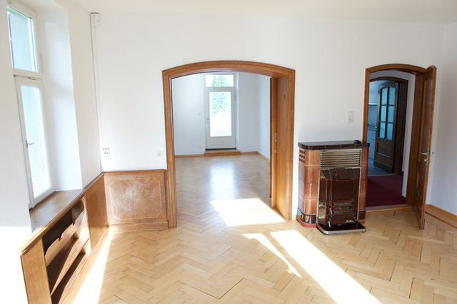Stilvolle Altbau-Wohnung mit Garage, Balkon, Terrasse und Garten in Jahrhundertwendevilla