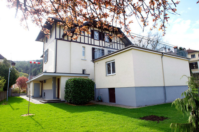 Stilvolle Altbau-Wohnung mit Garage, Balkon, Terrasse und Garten in Jahrhundertwendevilla