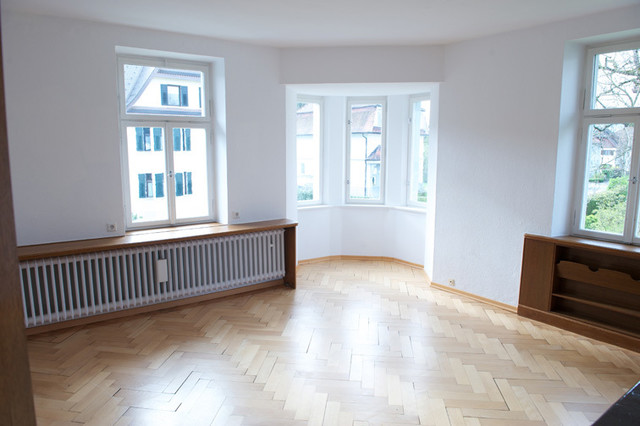 Stilvolle Altbau-Wohnung mit Garage, Balkon, Terrasse und Garten in Jahrhundertwendevilla