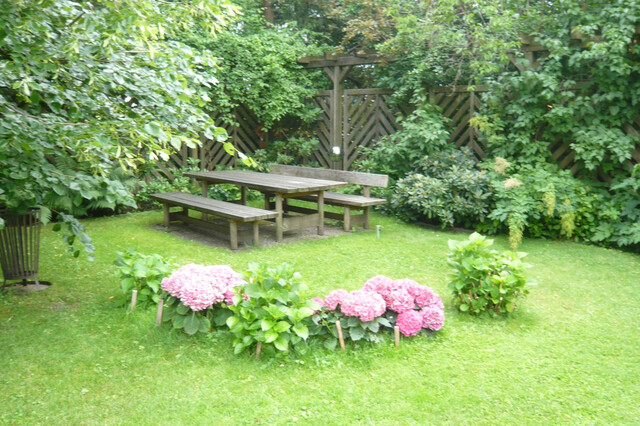 Großzügiges Wohnen mit traumhaftem Garten in ruhiger Bestlage nahe der Stadt
