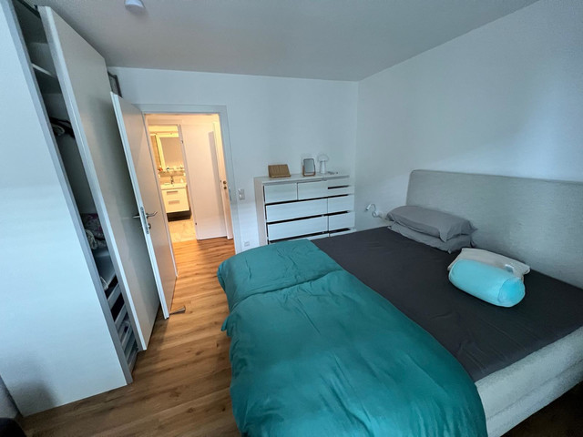 Hochwertige 3-Zimmer-Wohnung in Höchst zu vermieten. Moderner, lichtdurchfluteter Neubau mit Terrasse, Einbauküche und Tiefgaragenstellplatz..