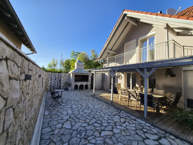 PRIVATVERKAUF! Doppelhaus mit Mediterranen Garten !