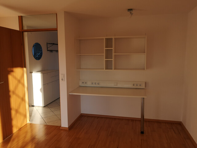 helle 2 Zimmer Wohnung mit überraschend viel Platz inkl. Tiefgarage und Keller