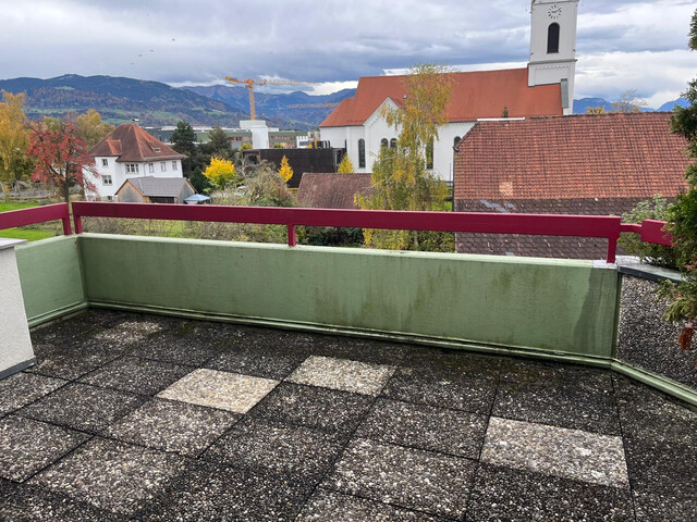 Gepflegte Dachgeschosswohnung mit Garage, Balkon und Keller in zentraler Lage!