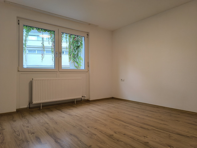 2-Zimmer-Gartenwohnung (saniert) in zentraler Lage mit Tiefgarage