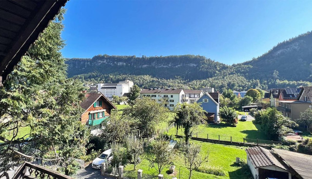 Mehrfamilienhaus mit großem Grundstück