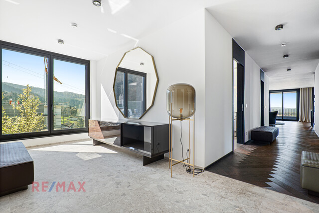 Fantastisches Panorama trifft Design: Luxuriöser Hauptwohnsitz