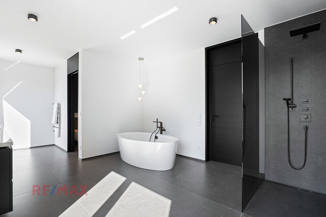 Fantastisches Panorama trifft Design: Luxuriöser Hauptwohnsitz