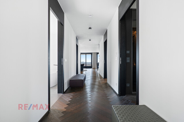 Fantastisches Panorama trifft Design: Luxuriöser Hauptwohnsitz