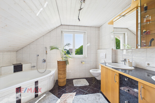 Exklusive Wohlfühloase – Elegantes Haus mit Gartenidylle