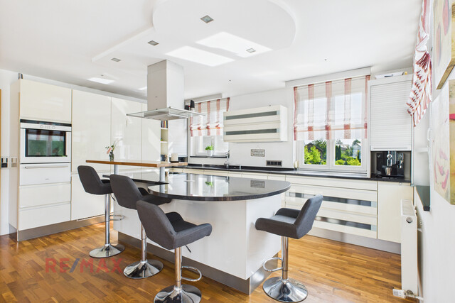 Exklusive Wohlfühloase – Elegantes Haus mit Gartenidylle