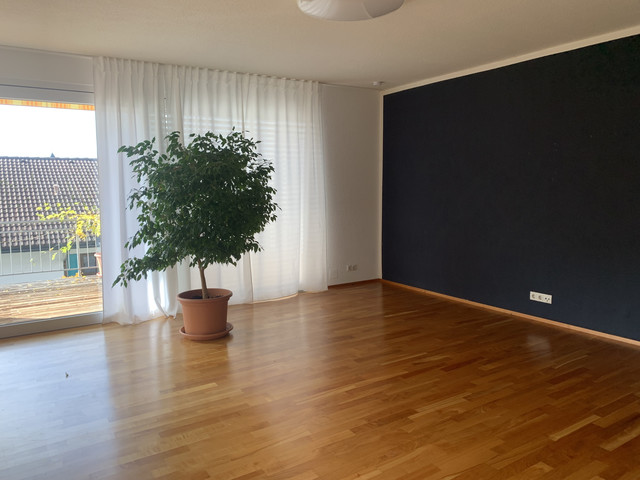 Traumhafte Dachgeschosswohnung mit Garten, 2 Stellplätzen, Balkon & Terrasse!