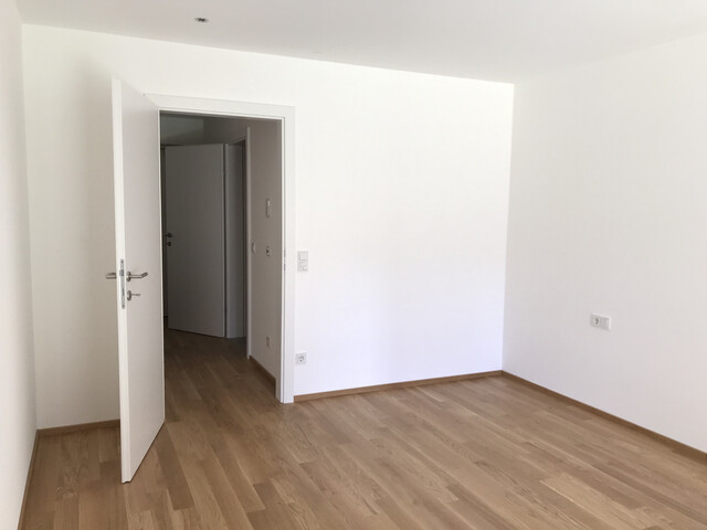 PRIVAT - Moderne 2-Zimmer-Gartenwohnung nahe Bodensee mit Tiefgaragenplatz