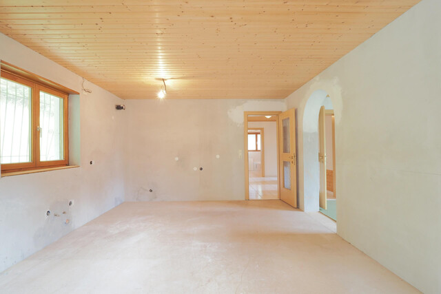 Naturidyll mit Weitblick in Frastanz: EFH auf 2.170 m² Grund, flexible Nutzung, Studio & Großgarage