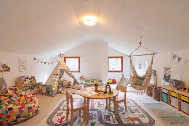 Naturidyll mit Weitblick in Frastanz: EFH auf 2.170 m² Grund, flexible Nutzung, Studio & Großgarage