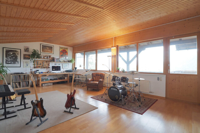Naturidyll mit Weitblick in Frastanz: EFH auf 2.170 m² Grund, flexible Nutzung, Studio & Großgarage