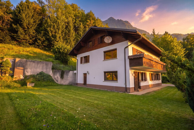 Naturidyll mit Weitblick in Frastanz: EFH auf 2.170 m² Grund, flexible Nutzung, Studio & Großgarage