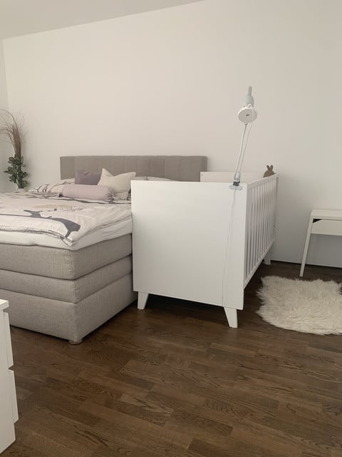 Großzügige helle Drei-Zimmer-Dachgeschosswohnung mit großer Sonnenterrasse