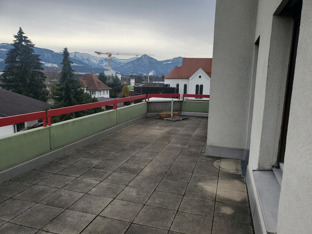 Geräumige Wohnung im obersten Stockwerk mit großem Balkon in Lauterach