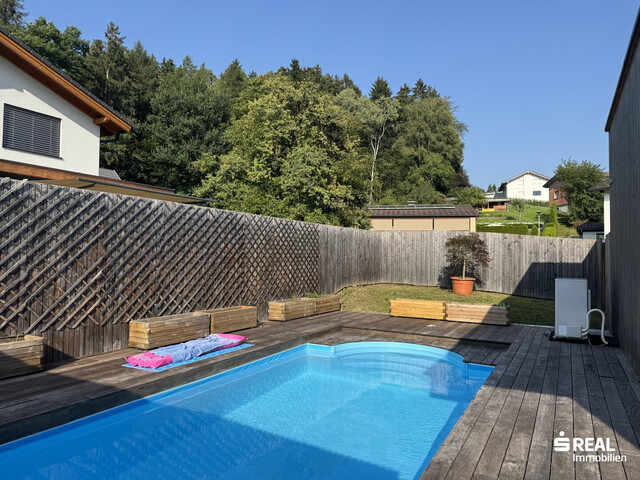 Ihr Traumhaus mit Pool wartet!