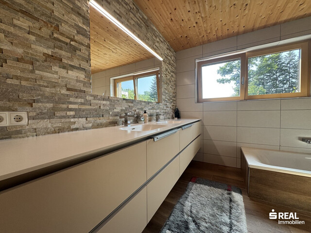 Ihr Traumhaus mit Pool wartet!