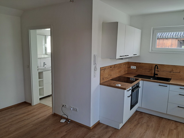Neubau-Wohnung zur Miete: 1 Zimmer, Bad mit Dusche und Einbauküche