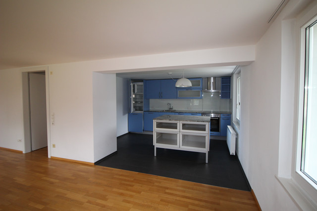 Generalsanierte große 3 Zimmer-Wohnung