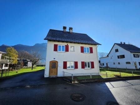 Älteres Einfamilienhaus in sonniger und ruhiger Lage von Altach mit großem Garten zu kaufen!