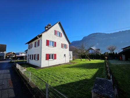 Älteres Einfamilienhaus in sonniger und ruhiger Lage von Altach mit großem Garten zu kaufen!