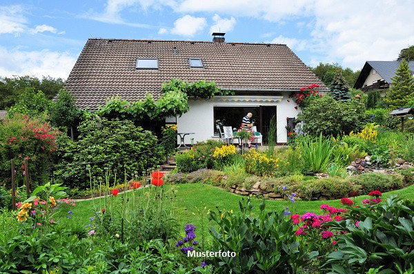 Heimwerker aufgepasst + Einfamilienhaus mit Garage +