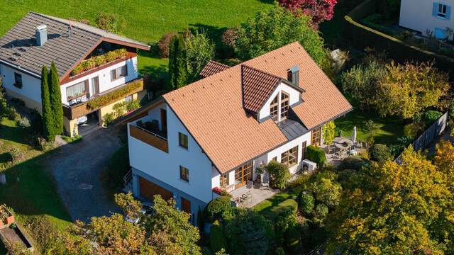 Bodenseeblick: Großes Einfamilienhaus inkl. Einliegerwohnung