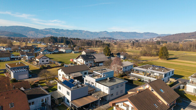 Koblach: Moderne 3-Zimmer-Maisonettwohnung mit riesiger Dachgeschoss-Terrasse!