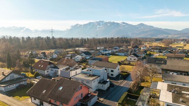 Koblach: Moderne 3-Zimmer-Maisonettwohnung mit riesiger Dachgeschoss-Terrasse!