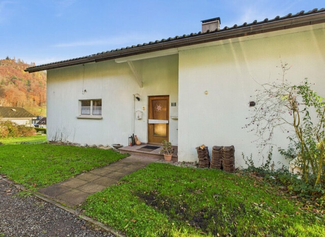 Grundstück in beliebter Hanglage in Klaus mit Altbestand