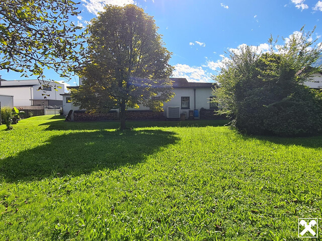 Grenznah & ruhig – Teilbares Grundstück