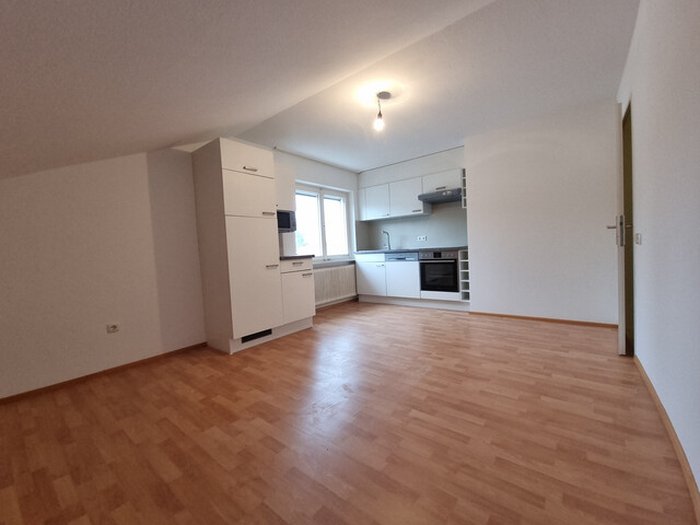 Große - 2 - Zimmer Dachgeschosswohnung