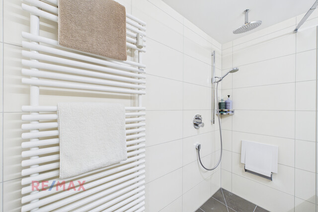 Zwei Etagen, ein Zuhause – Gartenwohnung mit Wohlfühlgarantie und Doppelgarage