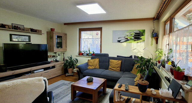 Traumhafte zweigeschossige Dachwohnung in Götzis mit Galerie, Terrasse und TG Platz - tolles Wohnerlebnis pur!