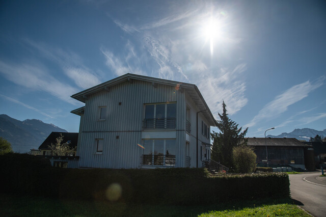 Vier-Zimmer-Wohnung in Zweifamilienhaus mit großem Garten