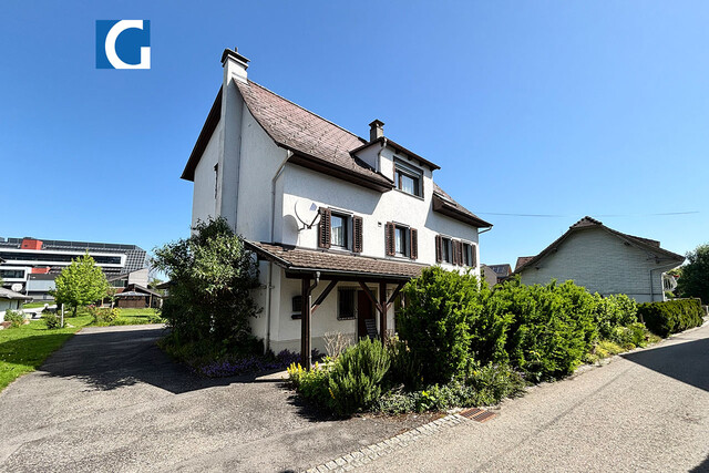 Älteres Wohnhaus mit viel Potenzial im Herzen von Höchst 