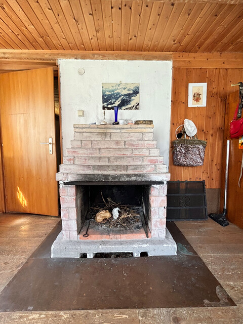 Älteres Wohnhaus mit viel Potenzial im Herzen von Höchst 