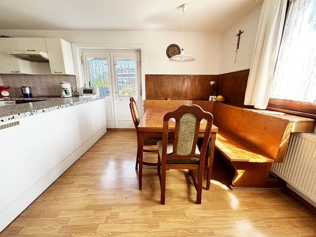 Älteres Wohnhaus mit viel Potenzial im Herzen von Höchst 