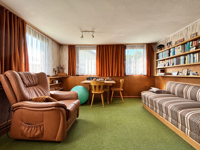 Älteres Wohnhaus mit viel Potenzial im Herzen von Höchst 